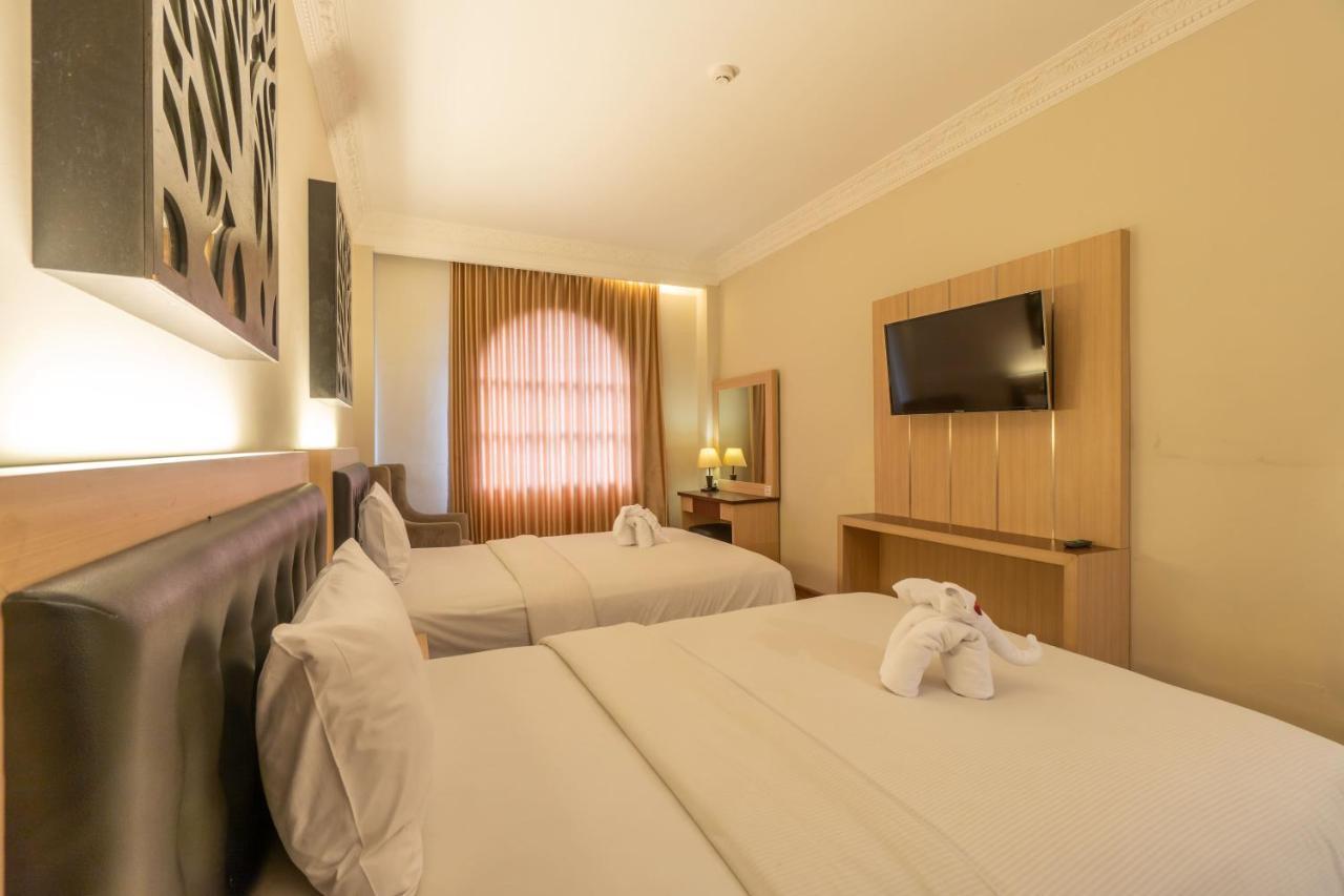 D'Salvatore Boutique Hotel Yogyakarta Maguwo Exterior foto