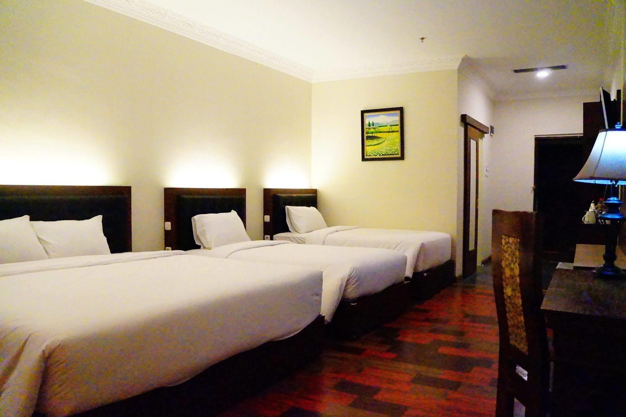 D'Salvatore Boutique Hotel Yogyakarta Maguwo Exterior foto